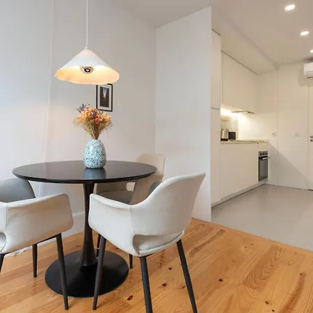 Urban Oasis In Downtown Apartment